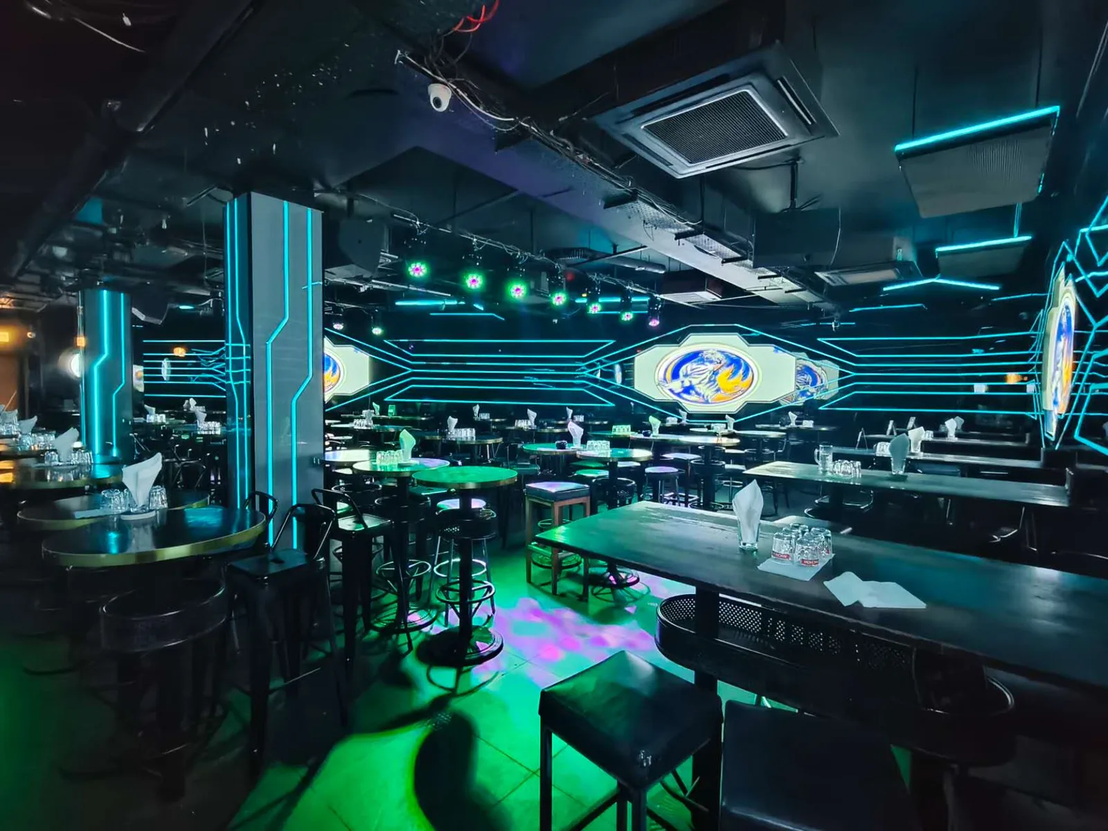 Chin Woo Men bar interior