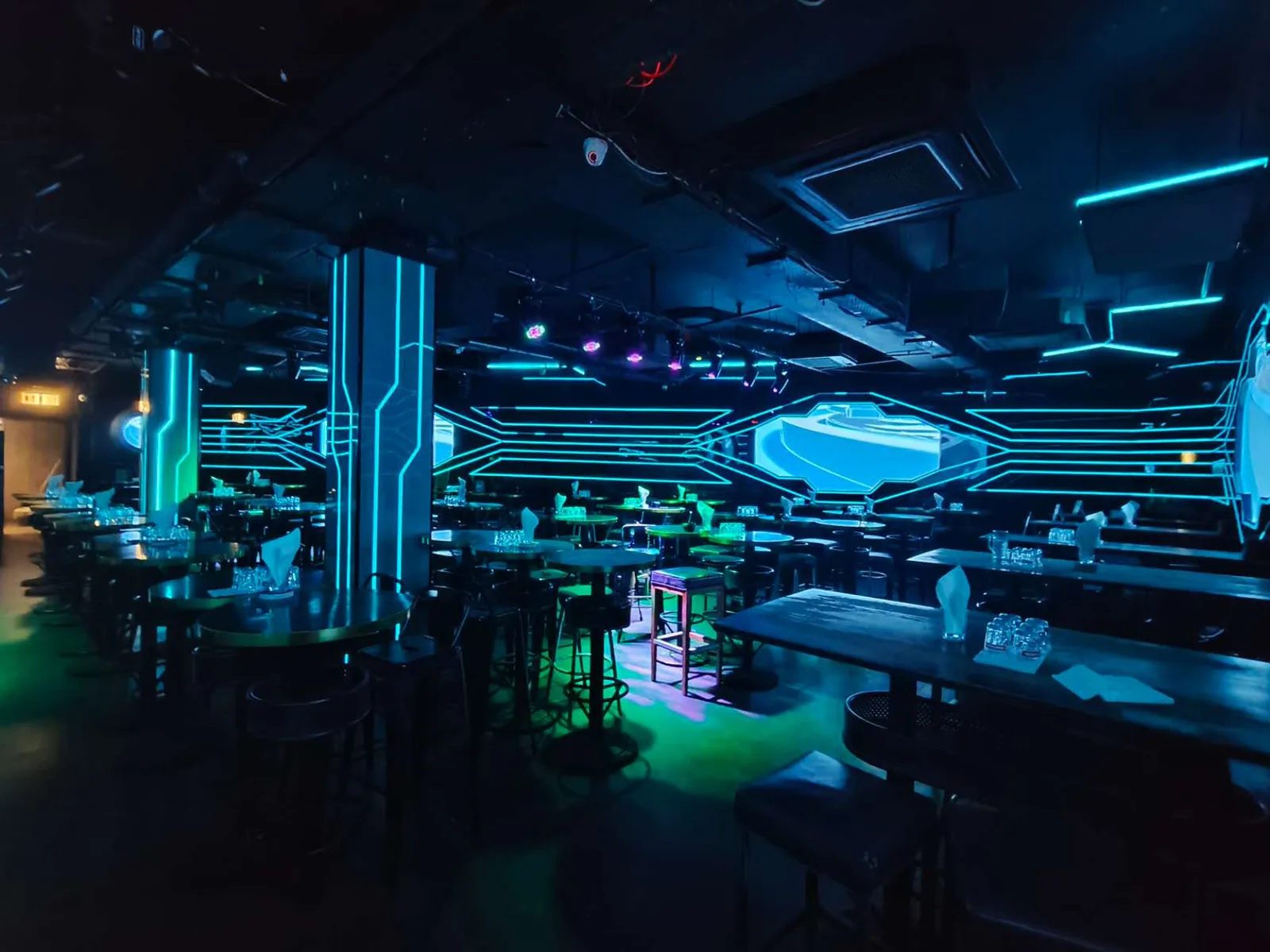 Chin Woo Men bar interior