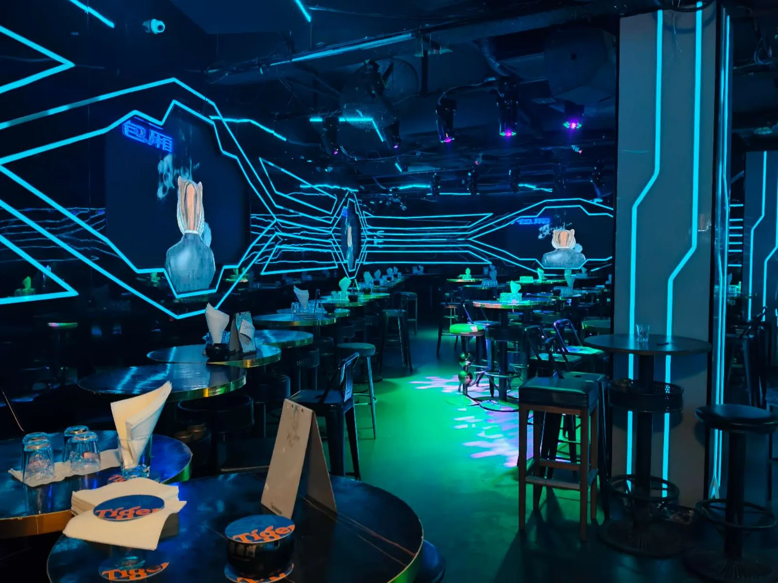 Chin Woo Men bar interior