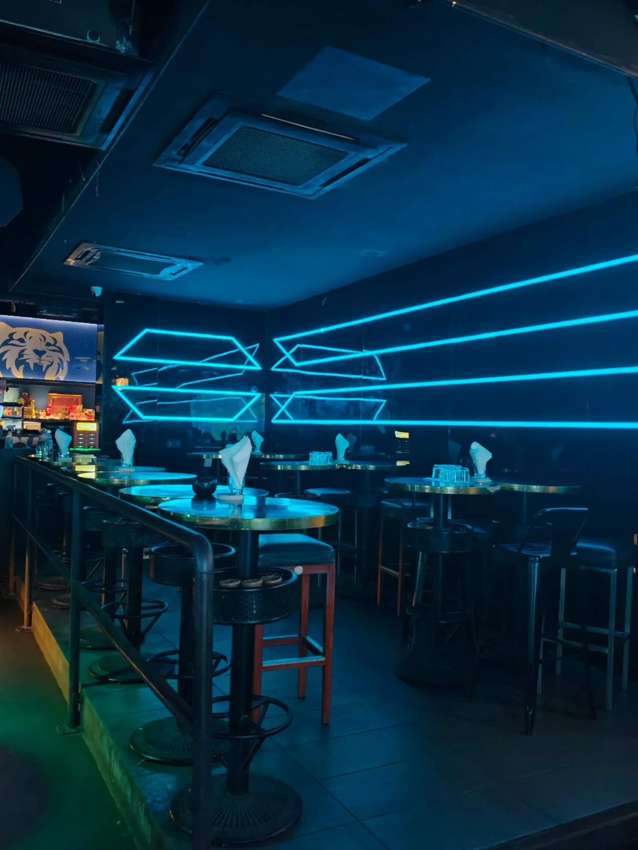 Chin Woo Men bar interior